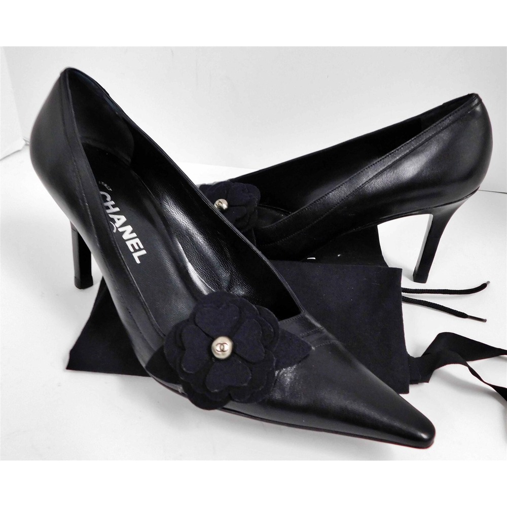 Chanel Black Classic Leather Camellia Felt Flower CC Pointy Pumps Italy 40